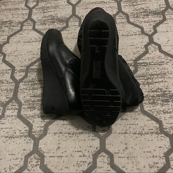 CHAMPION WEDGE ANKLE BOOTS (NEW) - SIZE 7/BLACK - Picture 5 of 6